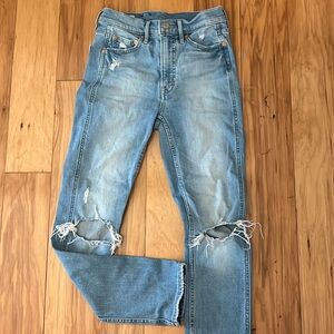 Distressed skinny jeans
